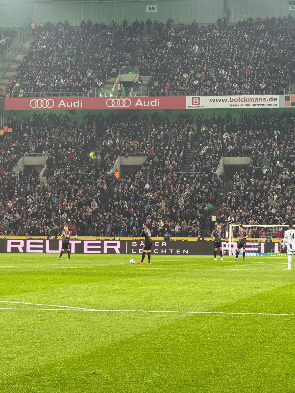 包含转会期门兴格拉德巴赫备战德甲，止住颓势细节曝光，质疑声仍在，赛程密集仍需轮换的词条